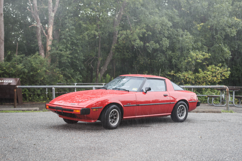 Illustration for article titled The Original Mazda RX-7 Drives Like a Humming, Thrumming, Living Animal